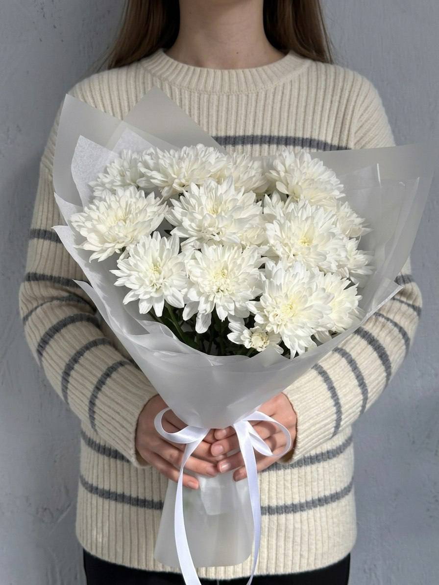 Моно-букет из белых кустовых хризантем